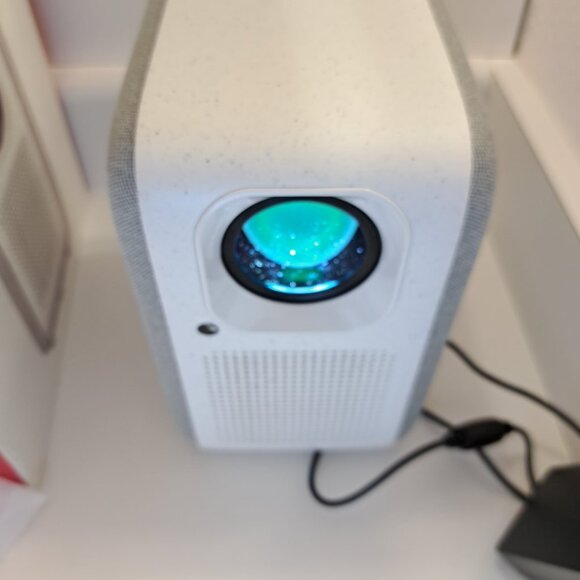 Etoe Model A1192 E2 Pro Projector Native 1080P FHD 4K, WiFi, 5G, Bluetooth, Apps - Picture 5 of 9